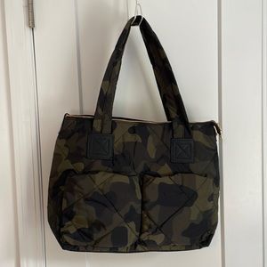 NWOT Camo quilted nylon puffer shoulder bag